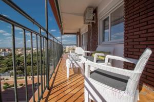 ImagenTres dormitorios vistas al mar junto a la playa 5