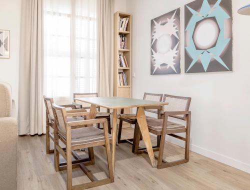 ImagenApartamentos de lujo EL MUSEO Living&Experience Club Arte contemporáneo y mobiliario de colección de los años 50 2