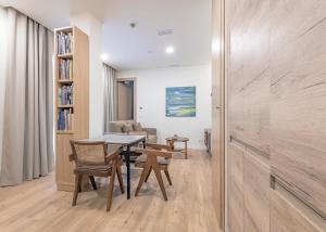 ImagenApartamentos de lujo EL MUSEO Living&Experience Club Arte contemporáneo y mobiliario de colección de los años 50 7