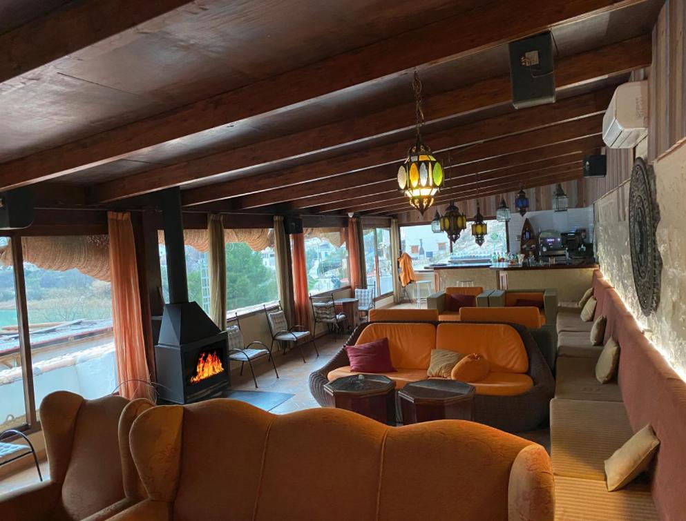 Hostal Avenjúcarimagen principal