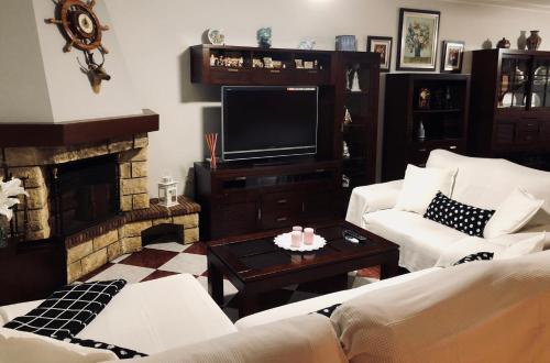 ImagenCasa grande con piscina 2