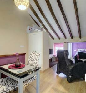 ImagenLoft jacuzzi lila Casa Ermita San Antonio 3