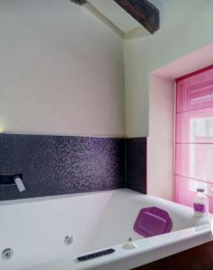 ImagenLoft jacuzzi lila Casa Ermita San Antonio 6