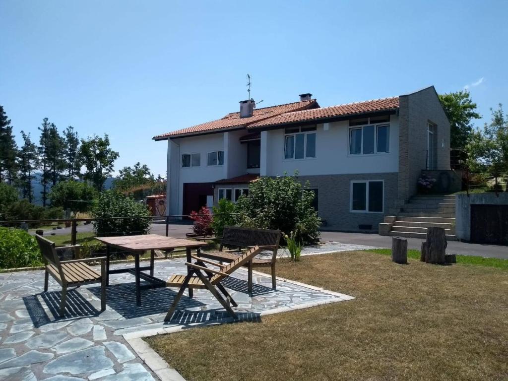 En la colina 1 Montañealdeimagen principal