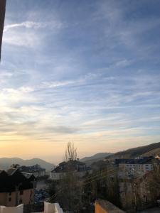 ImagenAl lado de Plaza con piscina en temporada 6