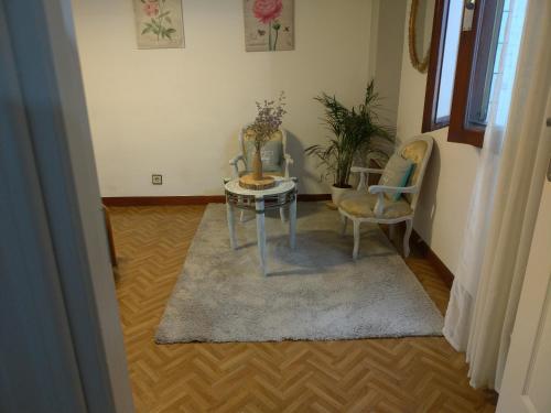 ImagenCoqueto estudio en Maliaño situado en calle semipeatonal 2