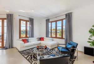 ImagenAmazing view to golf courses 14 pax 6