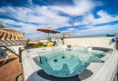 ImagenLuxury Spa and golf villa Denton 2