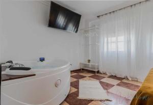 ImagenSuite con jacuzzi en el centro vistas y garaje 3