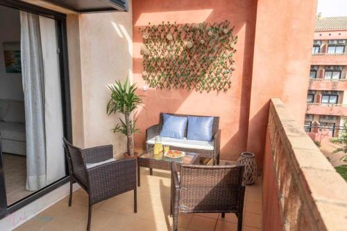 ImagenApartamento junto a la playa con piscina y parking 1