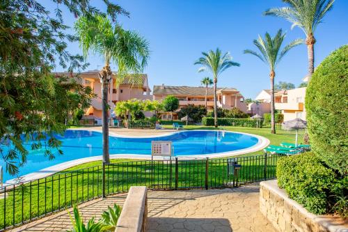 ImagenStunning Luxe Apartment in Elviria - Los Jardines de Santa Maria Golf Marbella 1