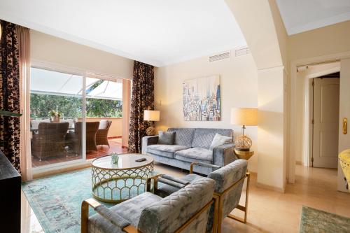 ImagenStunning Luxe Apartment in Elviria - Los Jardines de Santa Maria Golf Marbella 2