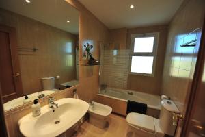 ImagenAtico Terrazas vistas Piscinas Parking 2 baños 5