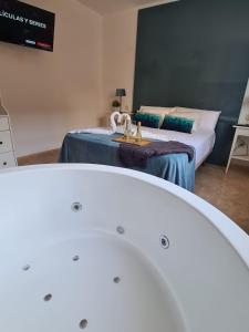 ImagenDos Torres Erebor - Jacuzzi y Netflix en la habitación - Terraza Chill out 3