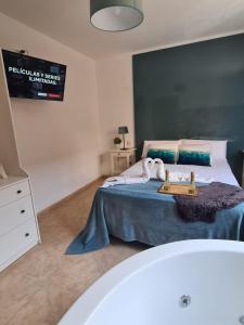 ImagenDos Torres Erebor - Jacuzzi y Netflix en la habitación - Terraza Chill out 5