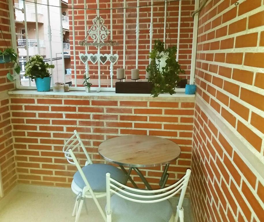 AMAZING SUNNY FLAT WITH BALCONY POOL two MINS FROM THE BEACHimagen principal