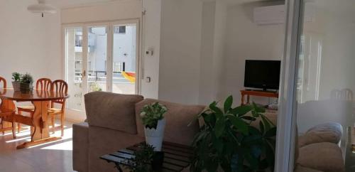 ImagenÀMPLIO Y LUMINOSO, PISO PRECIOSO Y MUY CUIDADO 1