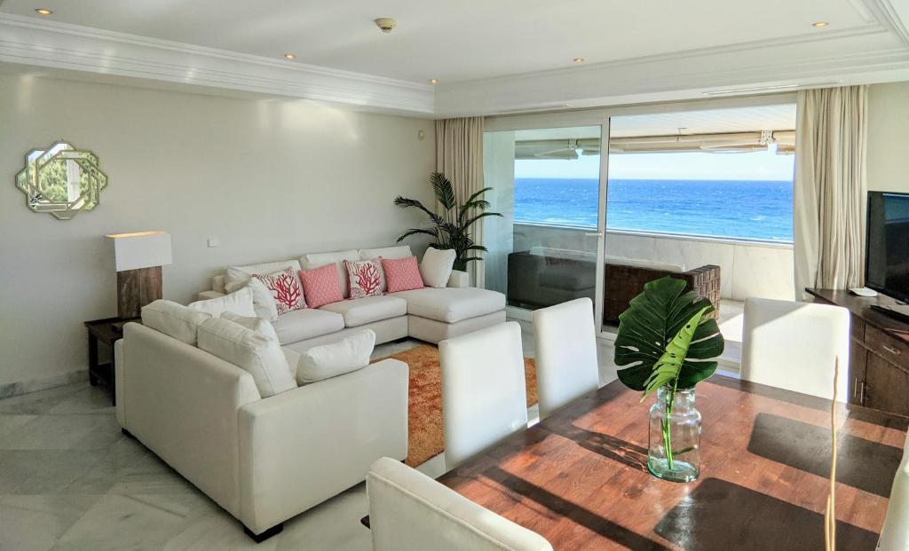 Marina Mariola by Coral Beachimagen principal