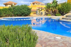 ImagenApartamento con hermoso jardín y AC 5