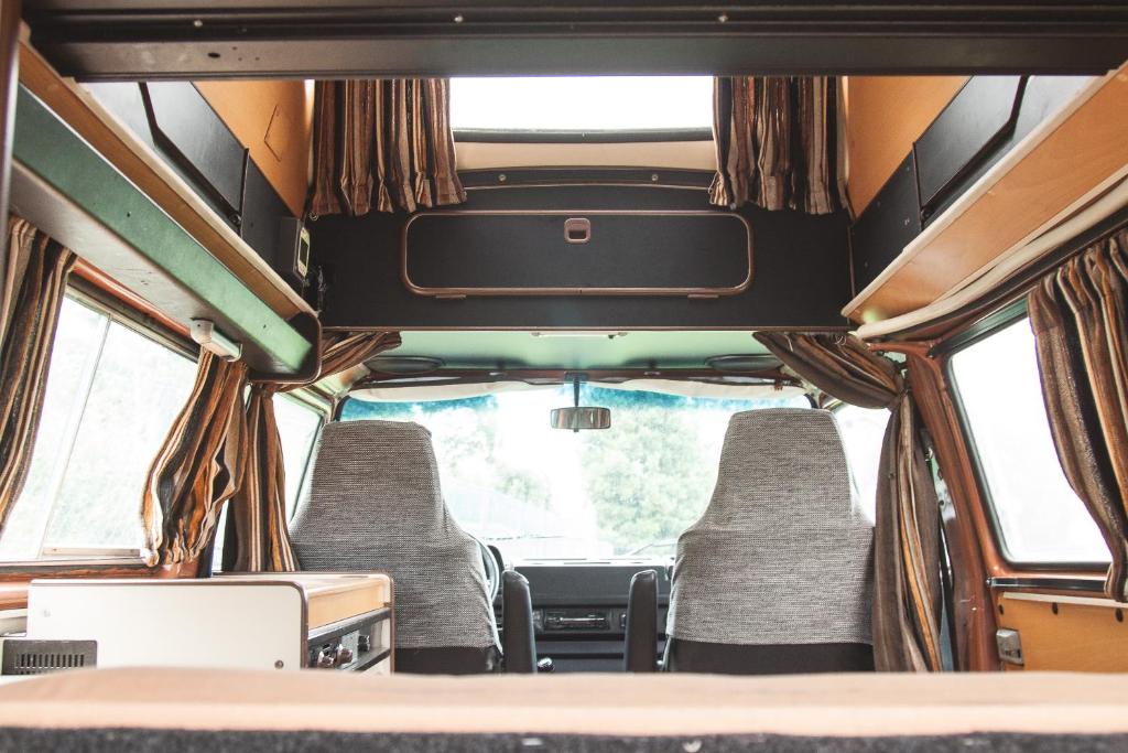 Gemütlicher Volkswagen T3 Van in Nordspanienimagen principal