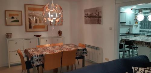 ImagenIMPRESIONANTE CASA de 170m para 14 personas con terraza 50m con barbacoa 2