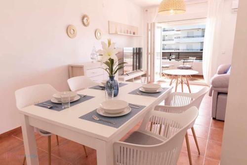 ImagenApartamento nuevo junto a la playa vistas al mar 1