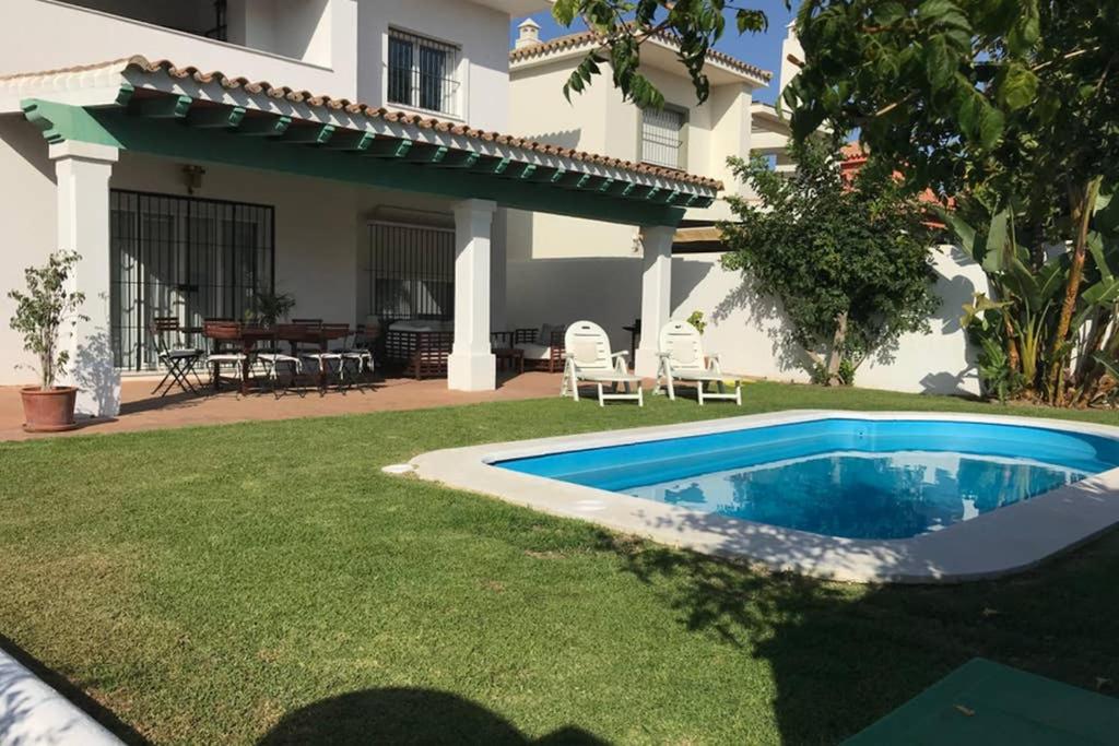 Chalet con Piscina al lado de la Playaimagen principal