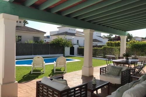 ImagenChalet con Piscina al lado de la Playa 2