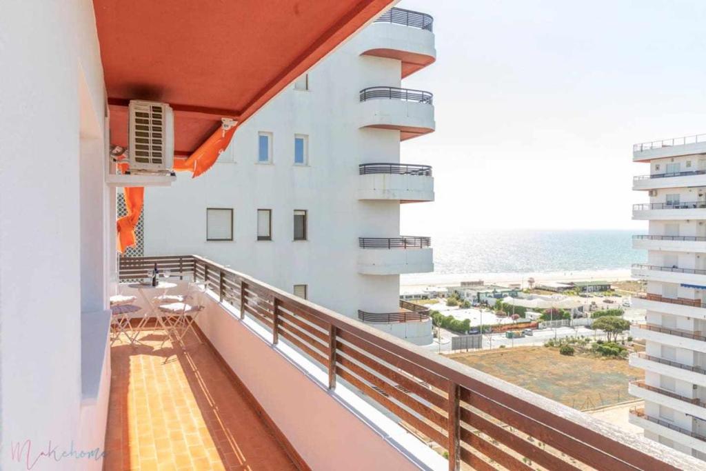 Apartamento nuevo junto a la playa vistas al marimagen principal