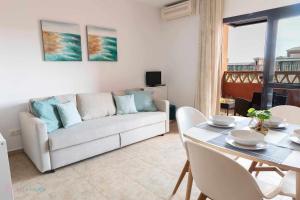 ImagenApartamento junto a la playa con piscina y parking 5