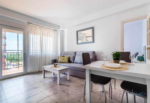 ImagenTres dormitorios vistas al mar junto a la playa 1