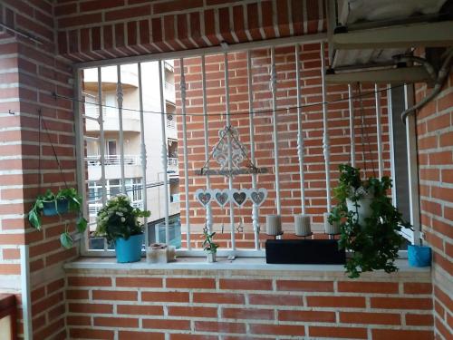 ImagenAMAZING SUNNY FLAT WITH BALCONY POOL two MINS FROM THE BEACH 2