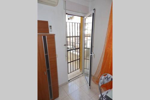 Imagen2 room apartment with free parking near the sea 1