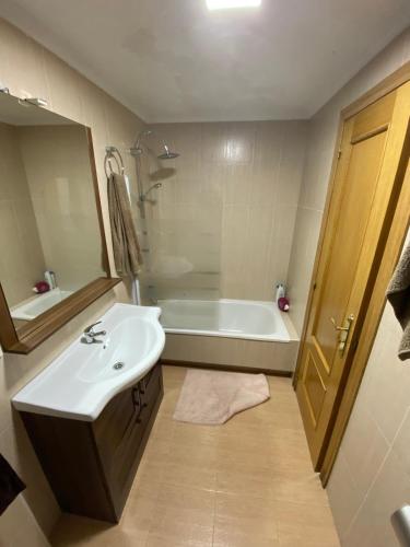 ImagenPiso céntrico, con amplia terraza, 3 dormitorios 1