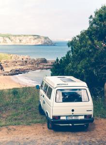 ImagenGemütlicher Volkswagen T3 Van in Nordspanien 3
