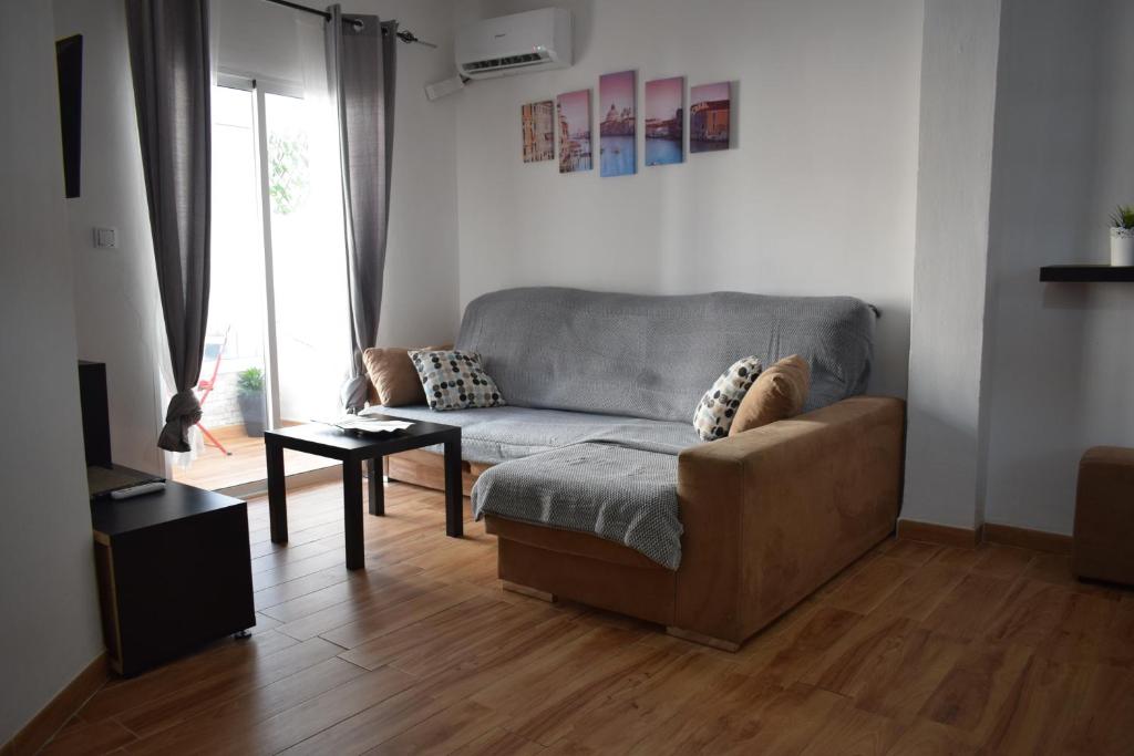 Tourist Paradiseimagen principal