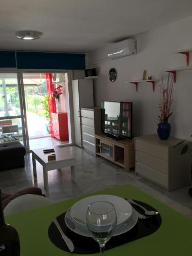 ImagenBajó en el campo de Golf, Orientación ideal todo el año Piscina-Terraza solárium-Wifi-Sat 2