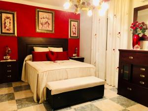 ImagenCasa grande con piscina 6