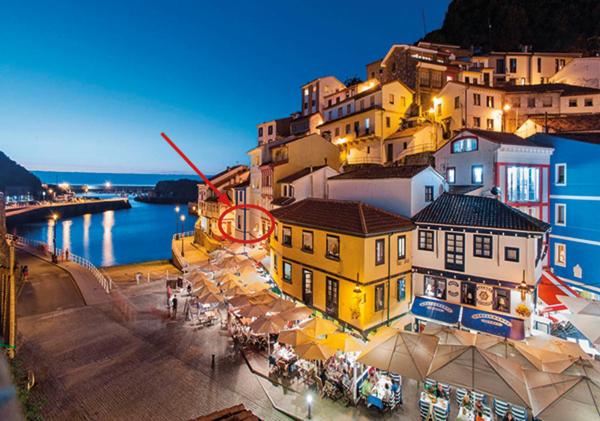 La NANA del MAR / The LULLABY of the SEA on old harbourimagen principal