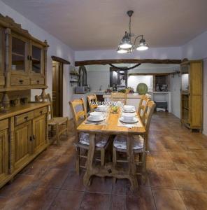 ImagenGran Casa Con Pisina Privada Gimnasio Y Ping Pong 6