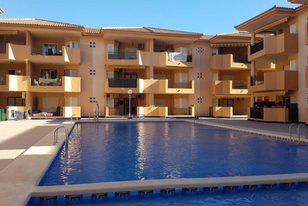 Spacious 2 bedroom apartment with communal poolimagen principal