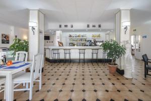 ImagenApartamentos San Antonio Beach 4