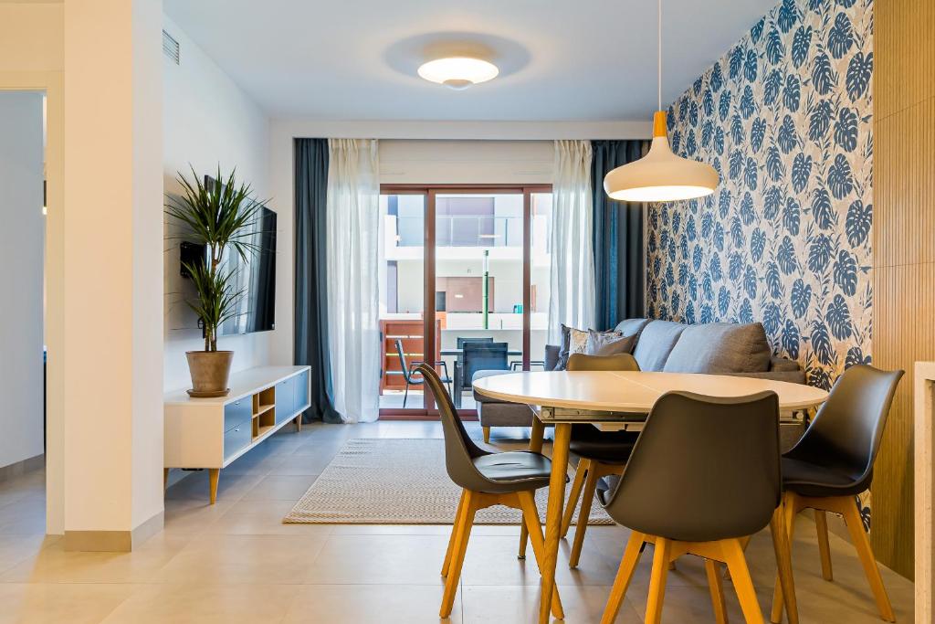 High class 2 Bedroom Apartment near the beachimagen principal