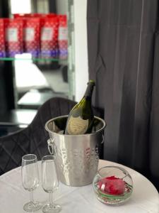 ImagenRomantica suite balnéo Jacuzzi dans maison sur canaux marina Empuriabrava 7