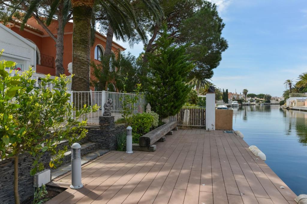 Villa Requesens on Canalimagen principal