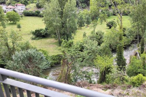 ImagenEl Chalet de la Poza - Río, barbacoa, Wifi, zona de trabajo, vistas. 2