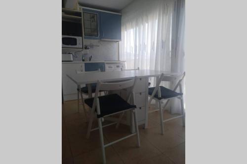 ImagenESTUDIO PRIMERA LÍNEA DE MAR CON PISCINA Y PÁRKING 2