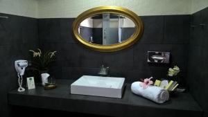 ImagenBirdcage Gay Men Resort and Lifestyle Hotel 5