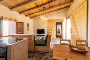 ImagenFlatguest Charming House + Pool + Terrace + Views 4