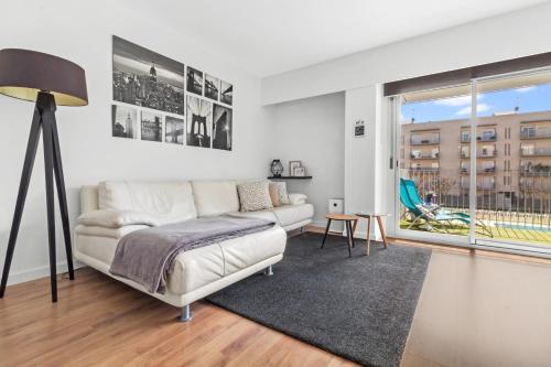 ImagenAPARTAMENTO con TERRAZA y VISTAS LA PISCINA CERCA ESTACION 1